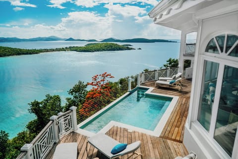 Infinity Pool with Unparalleled Views 
