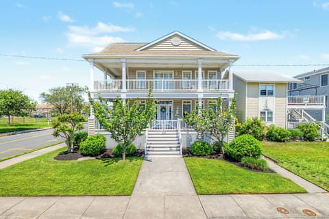 Spacious, 2000 sq ft first floor home