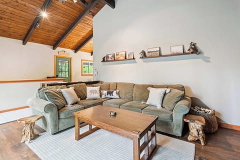Living room with large couch and Smart TV!