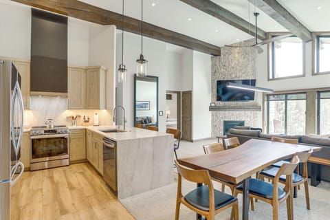 Dining Area | Open Floor Plan