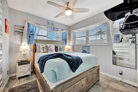 Comfy Queen Bed with the softest sheets!