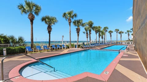 Sterling Reef Grounds & Amenities