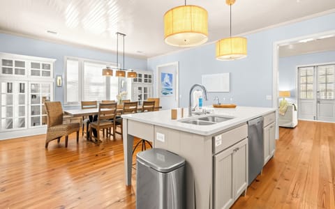 Stainless steel appliances available in the kitchen