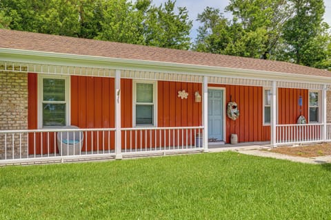 Beaufort Vacation Rental | 3BR | 2BA | 1,400 Sq Ft | Step to Enter