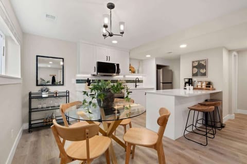 Modern Dining for 4
