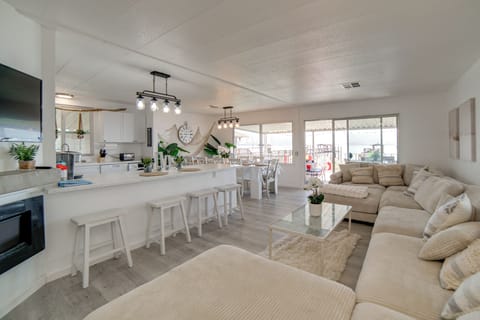 Living Room | Smart TV | Electric Fireplace | Central A/C & Heat | Free WiFi