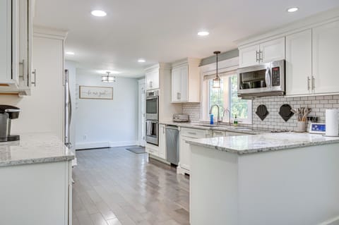 Pembroke Vacation Rental | 4BR | 4BA | 2,400 Sq Ft | Stairs Required