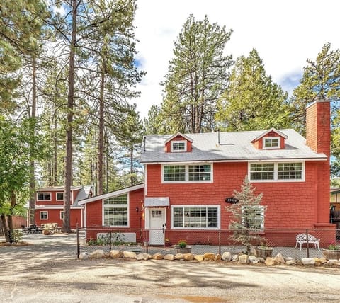 Oakwood Lodge & Oakwood Cottage