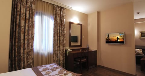 Unit with King bed. Exact unit will be assigned upon arrival. Views, colors, and decor may vary.