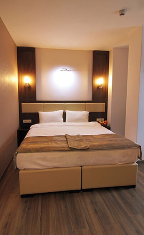 Unit with Double bed. Exact unit will be assigned upon arrival. Views, colors, and decor may vary.