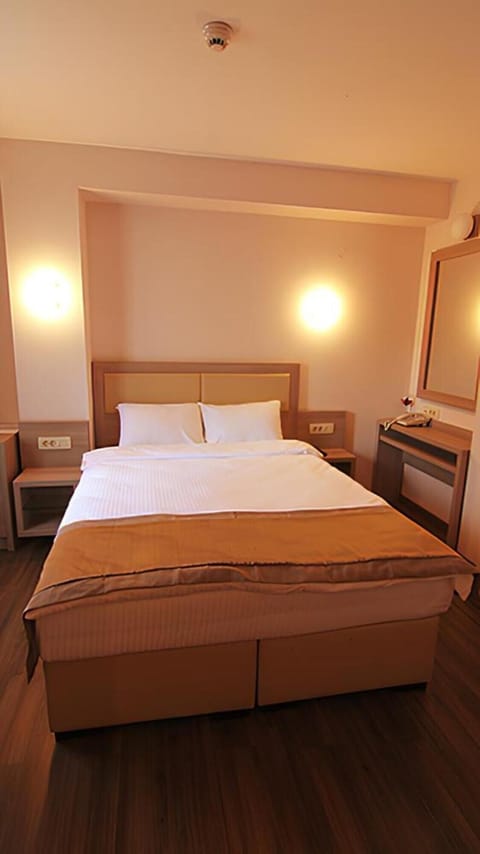 Unit with Double bed. Exact unit will be assigned upon arrival. Views, colors, and decor may vary.