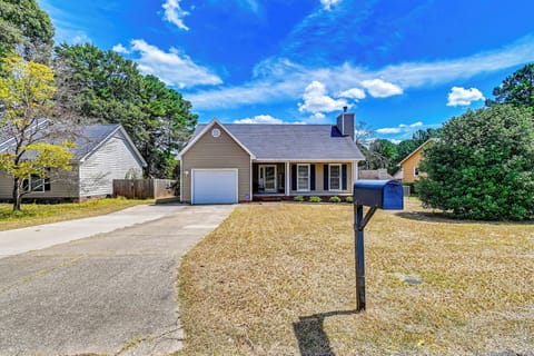 Fayetteville Vacation Rental | 3BR | 2BA | 1,274 Sq Ft | 1 Step to Enter