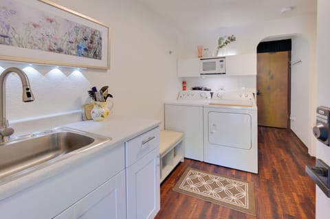 Kitchenette | Keurig Coffee Maker | Hot Plate | Toaster