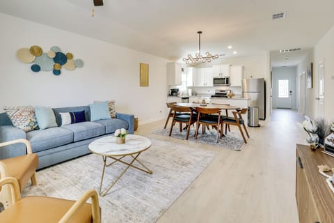 Living Room | Smart TV