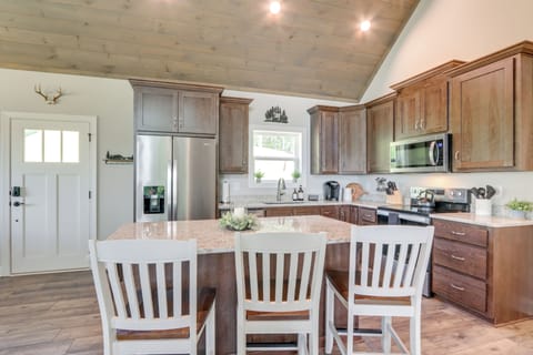 Kitchen | Blender | Toaster | Spices | Main Floor