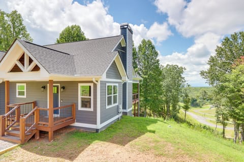 Morganton Vacation Rental | 4BR | 3BR | Steps Required | 2,900 Sq Ft