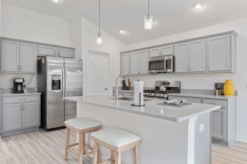 Kitchen w/ Cooking Essentials Provided