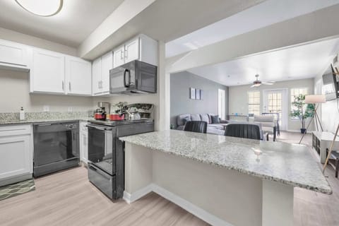 Clean, open kitchen layout w/ plenty of prep space.