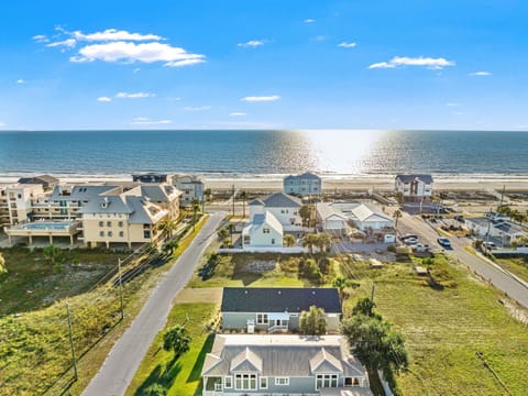 Beach House - C Shucker - Just Steps to the Beach