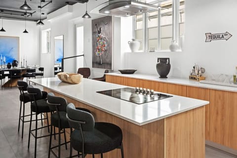 Tequila, anyone? This swanky kitchen is ready to party!