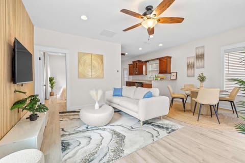Welcome to Barefoot Bungalow!