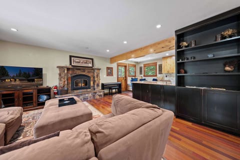 Cozy Aspen Haven awaits you!