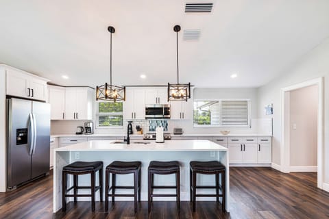 KITCHEN ISLAND SEATING