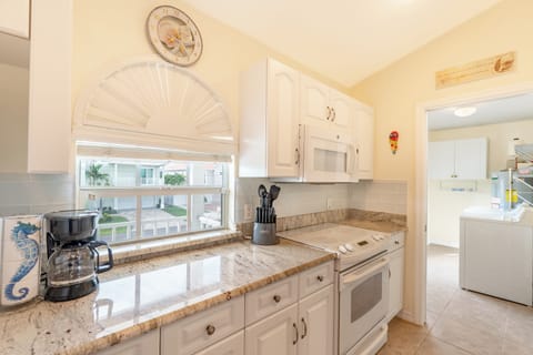 This kitchen has everything you need.