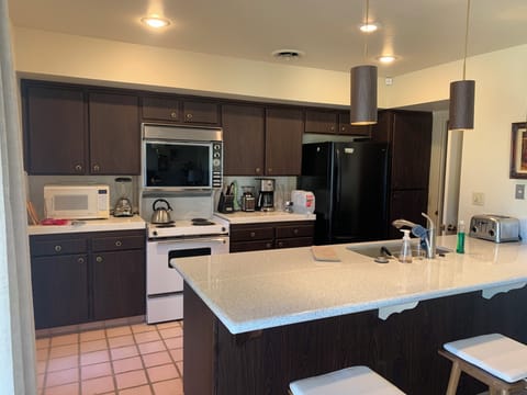 Kitchen with kitchen island.
