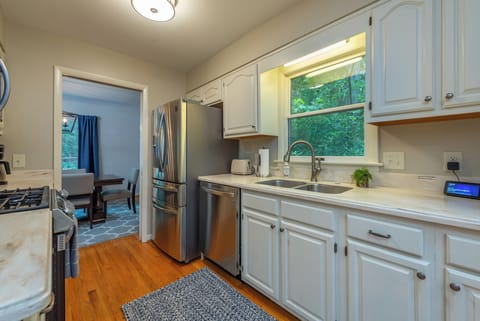 Main Level Eat in kitchen