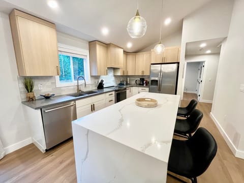 Amazing new kitchen with quartz countertop and stainless steel appliances