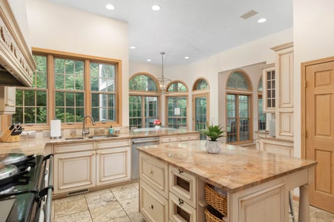 48303ReitzPl 905 Edit