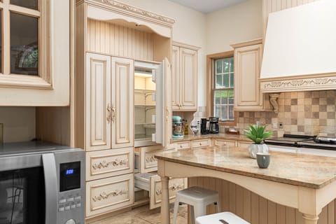 48303ReitzPl 857 Edit