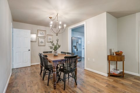 Dining table with seating for 6, perfect for group meals or game nights