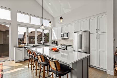 Large island with seating for 4