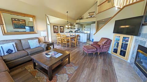 Mt Bachelor Village 423 - Living, Dining, Kitchen