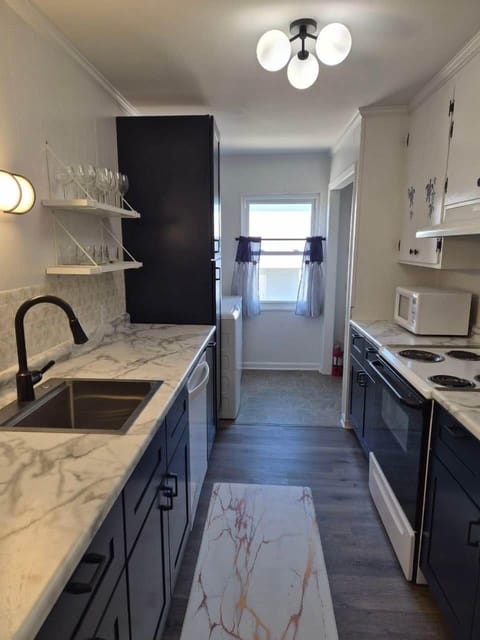 Kitchen Laundry Pic 1