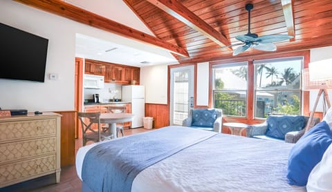 Wake to palm views and easy breakfasts in-room.