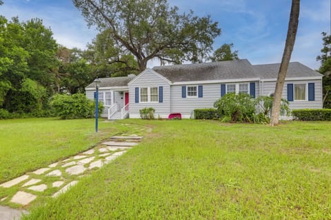 Fort Pierce Vacation Rental | 5BR | 2.5BA | 2,500 Sq Ft | Steps Required
