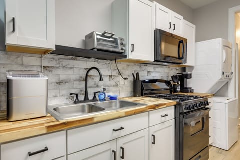 Kitchen | Cooking Basics | Keurig Coffee Maker | Microwave | Toaster Oven