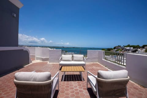 Rooftop views: ocean shimmer and city heartbeat, yours to enjoy.