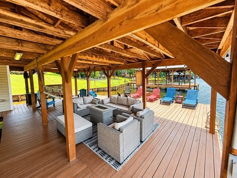 Private boathouse overlooking peaceful Lake Sinclair