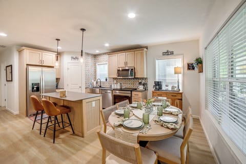 Dining Table | Kitchen