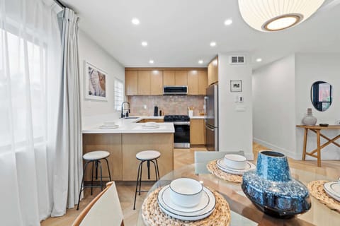 Sleek, modern kitchen with all the essentials. Enjoy a quick meal at the breakfast bar or a leisurely dinner at the stylish dining table.