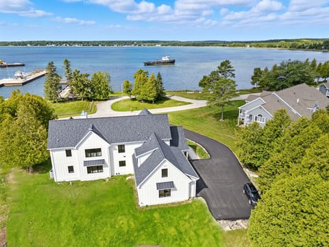 Gorgeous new Build in Baileys Harbor