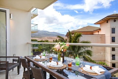 HKH-516 Gorgeous lanai with mountain views to the left and ocean views to the right