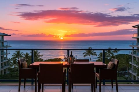 HKH-529 Sip something cold while watching the sky turn gold over the ocean right from your private lanai