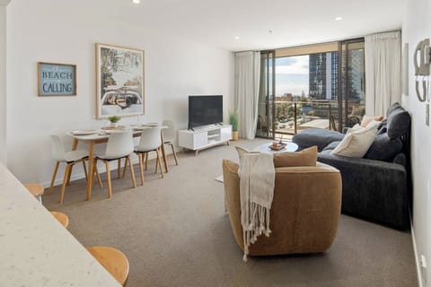 This thoughtfully designed layout connects the lounge, dining area, kitchen and balcony to create a seamless indoor-outdoor experience.