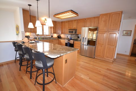 Breakfast bar off of kitchen with seating for 4.