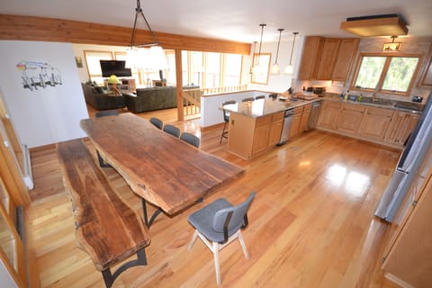 Dining area with plenty of seating for the whole family to enjoy delicious meals.